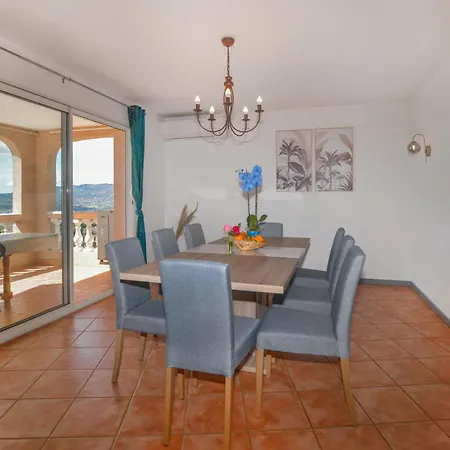 3 Bedroom Nice In Apartment Bastelicaccia
