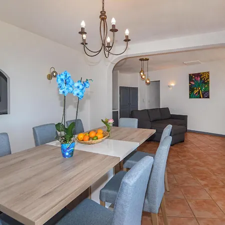 Apartment 3 Bedroom Nice In