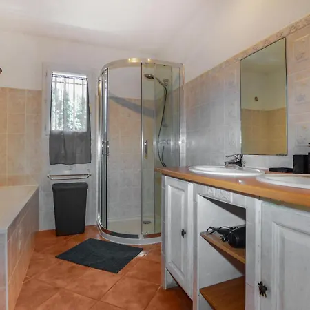 3 Bedroom Nice In *
